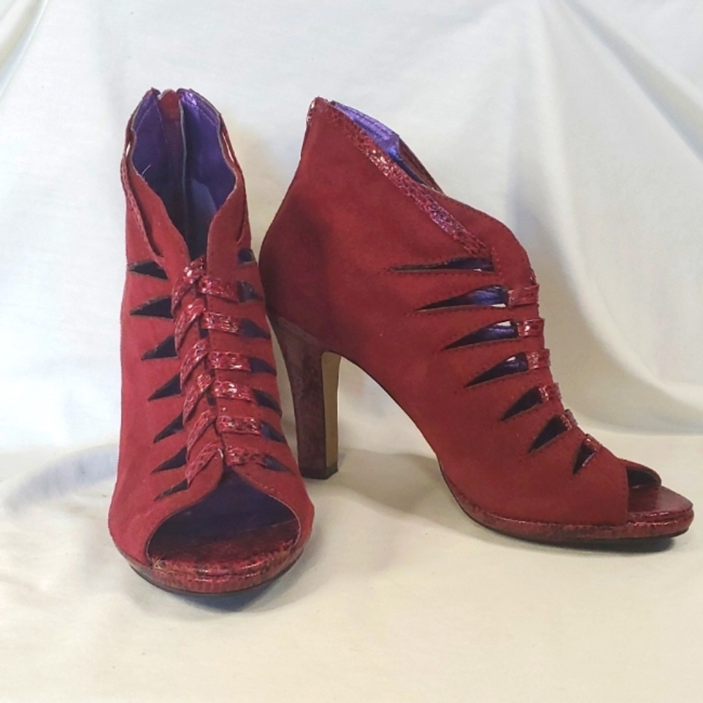 Sleek Jessica Open Toed Heels Size 6 (Reiki Cleansed And Infused)